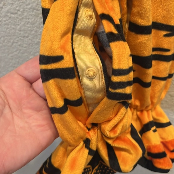 Spirit Halloween Baby Lil’ Tiger Costume Size 0-6 Months - Picture 5 of 10